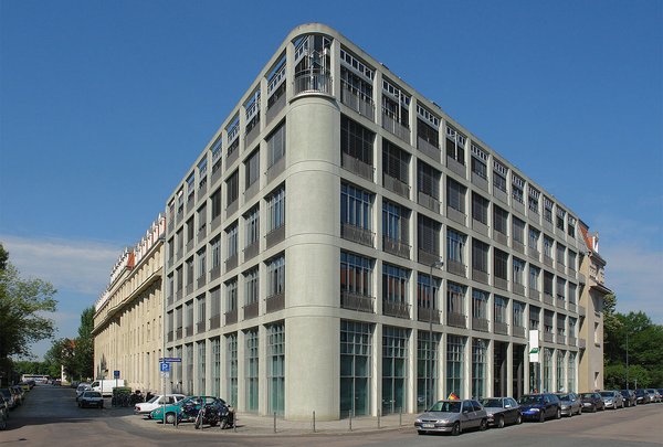 Gebäude AOK PLUS Hauptstandort Dresden Sternplatz | kubus IT GbR