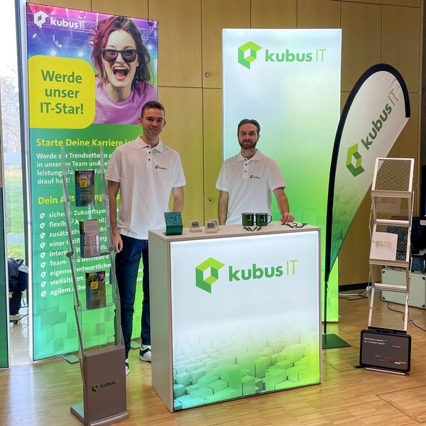 Mitarbeiter der kubus IT informieren auf Hochschul- und Karrieremessen über Karriere im IT Gesundheitswesen