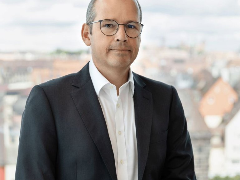 Bevollmächtigter der Geschäftsführung Markus Arnold lächelt in die Kamera im IT Gesundheitswesen | kubusIT - Arbeitsgemeinschaft von Körperschaften des öffentlichen Rechts eGbR